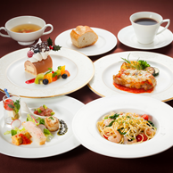 美しい庭園でゆったりと楽しめるお料理とスイーツ